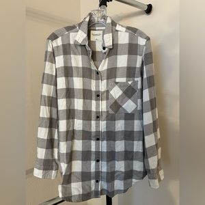 Abercrombie and Fitch Gray/White Plaid Long Sleeve Button Down Shirt - Medium